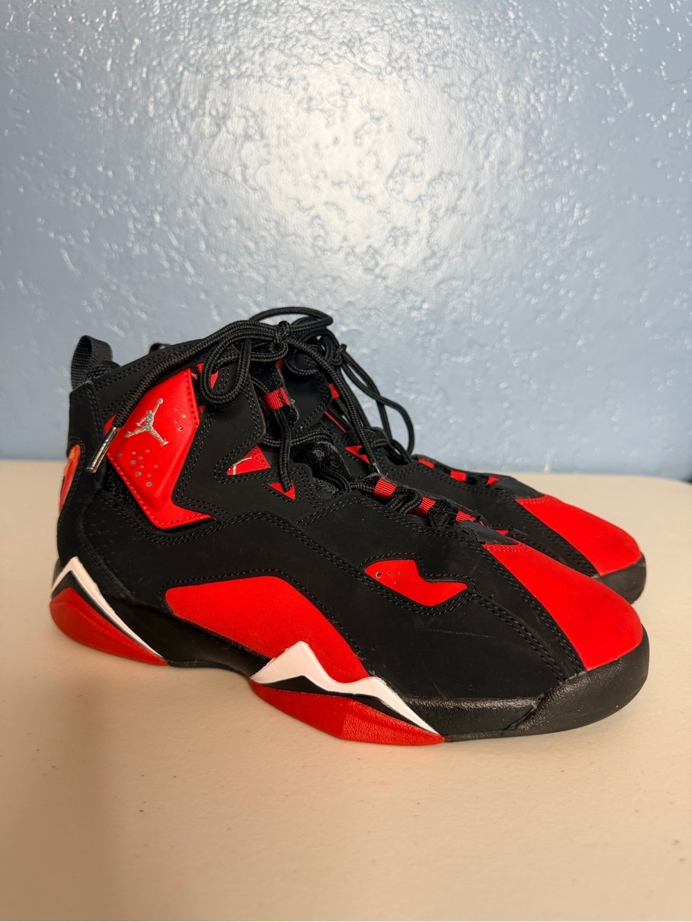Jordan True Flight CU4934-001 youth/women size 7 Black and Red High-Top Sneakers